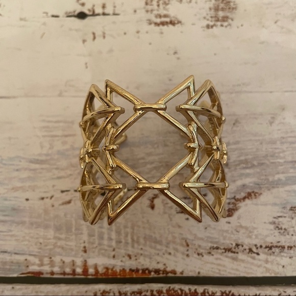 Jewelmint Cuff Gold Bracelet Jewelry Unique Stunning Design Like New - Picture 2 of 9